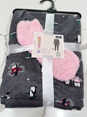 Joyspun Women's Plus Size 2-Piece Fleece Pajama Set with Socks